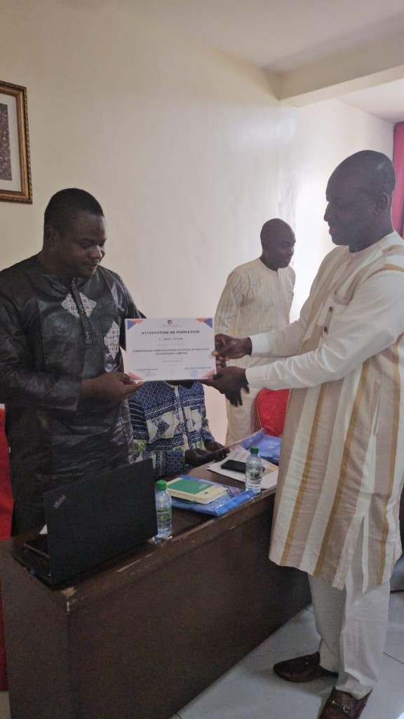 Remise d’attestation à un cadre du SSN