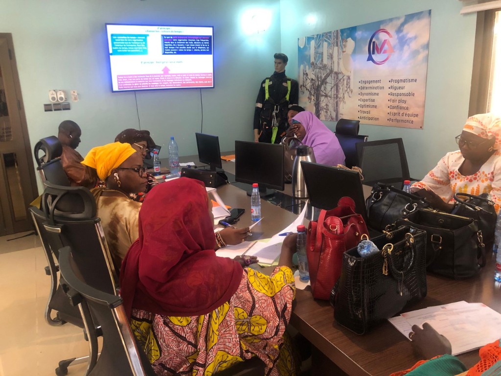Secretaries and executive assistants training session